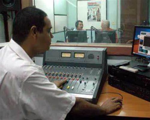 Radio, boleros and soap operas on the dial of hearts