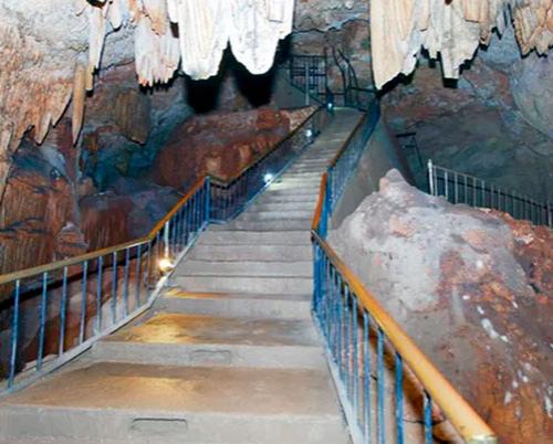 The Bellamar Cave, a palace of the most beautiful glass